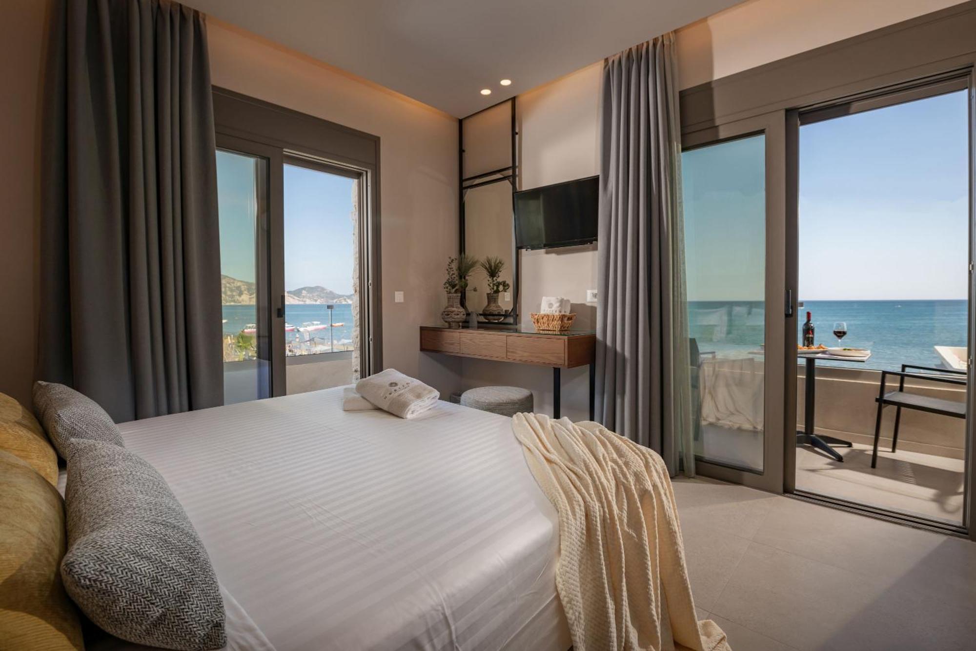 Horizon - Beachfront Luxury, By Zantewize Hotell Laganas